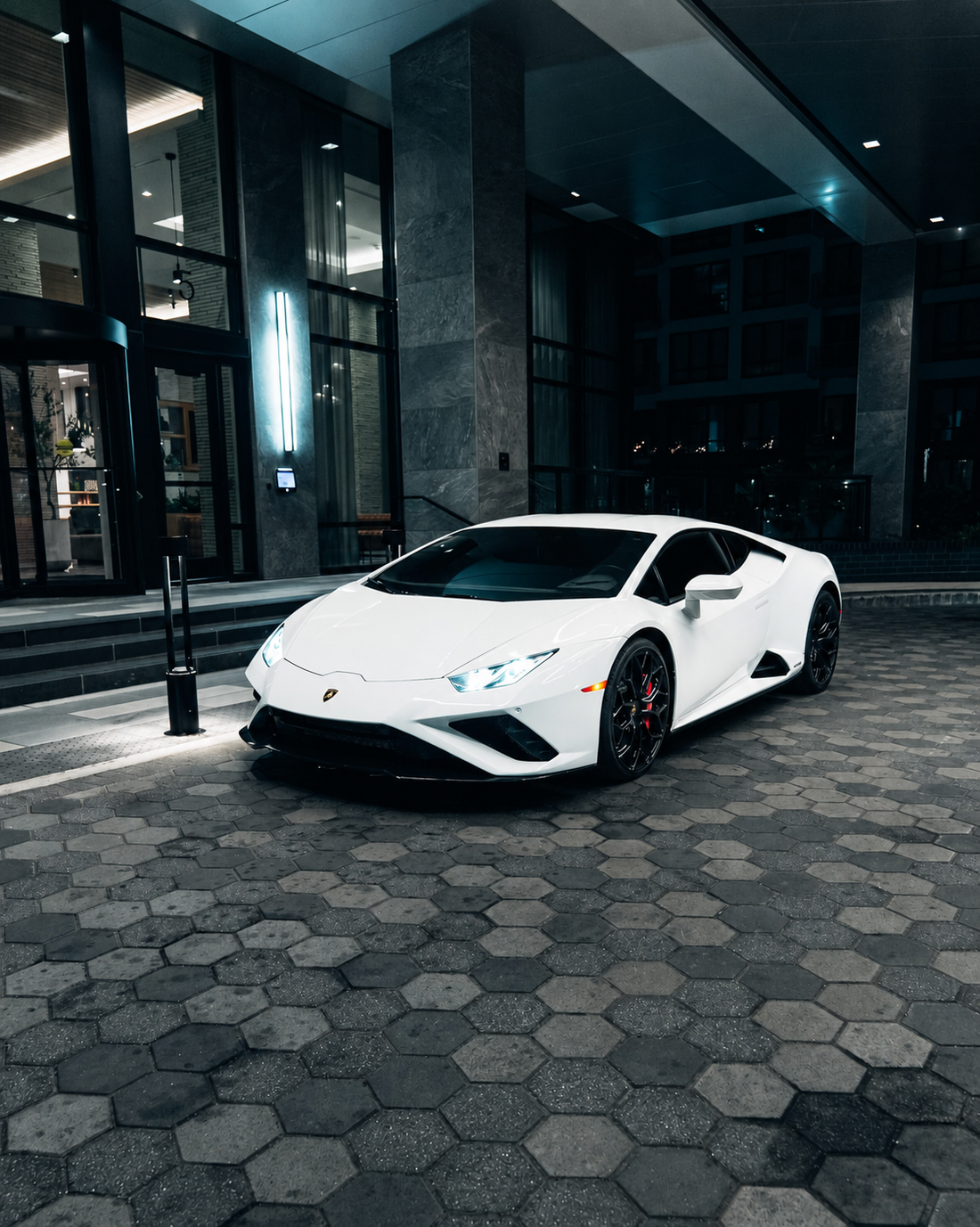 2020 Lamborghini Huracan (White)