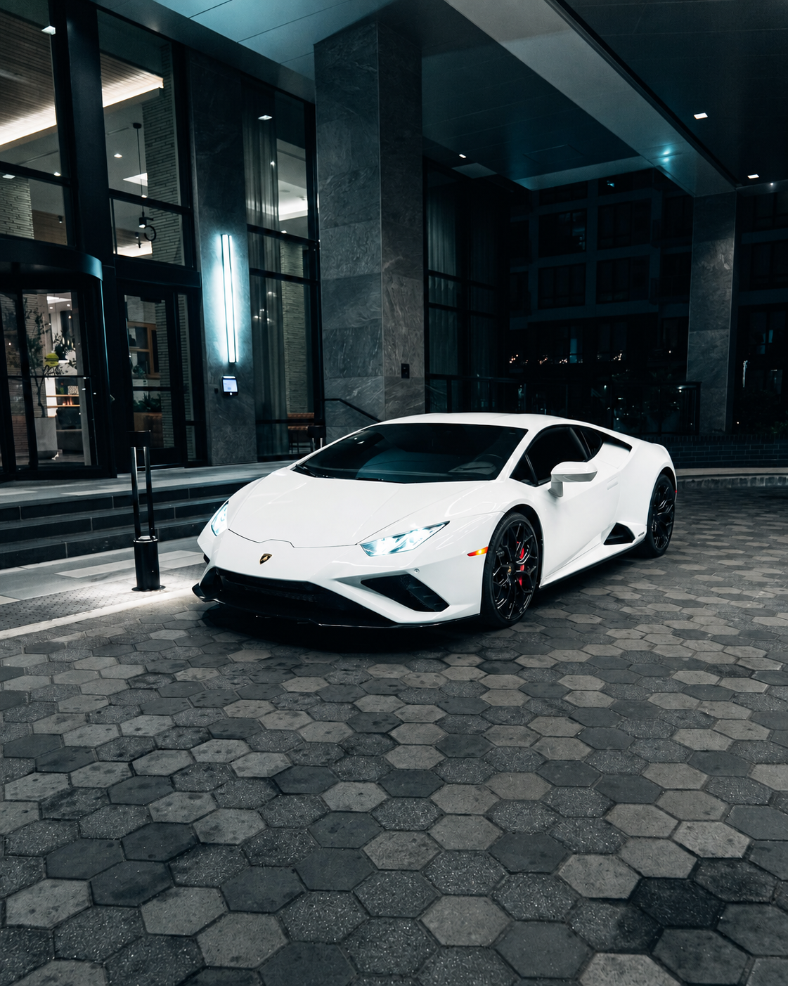 2020 Lamborghini Huracan (White)