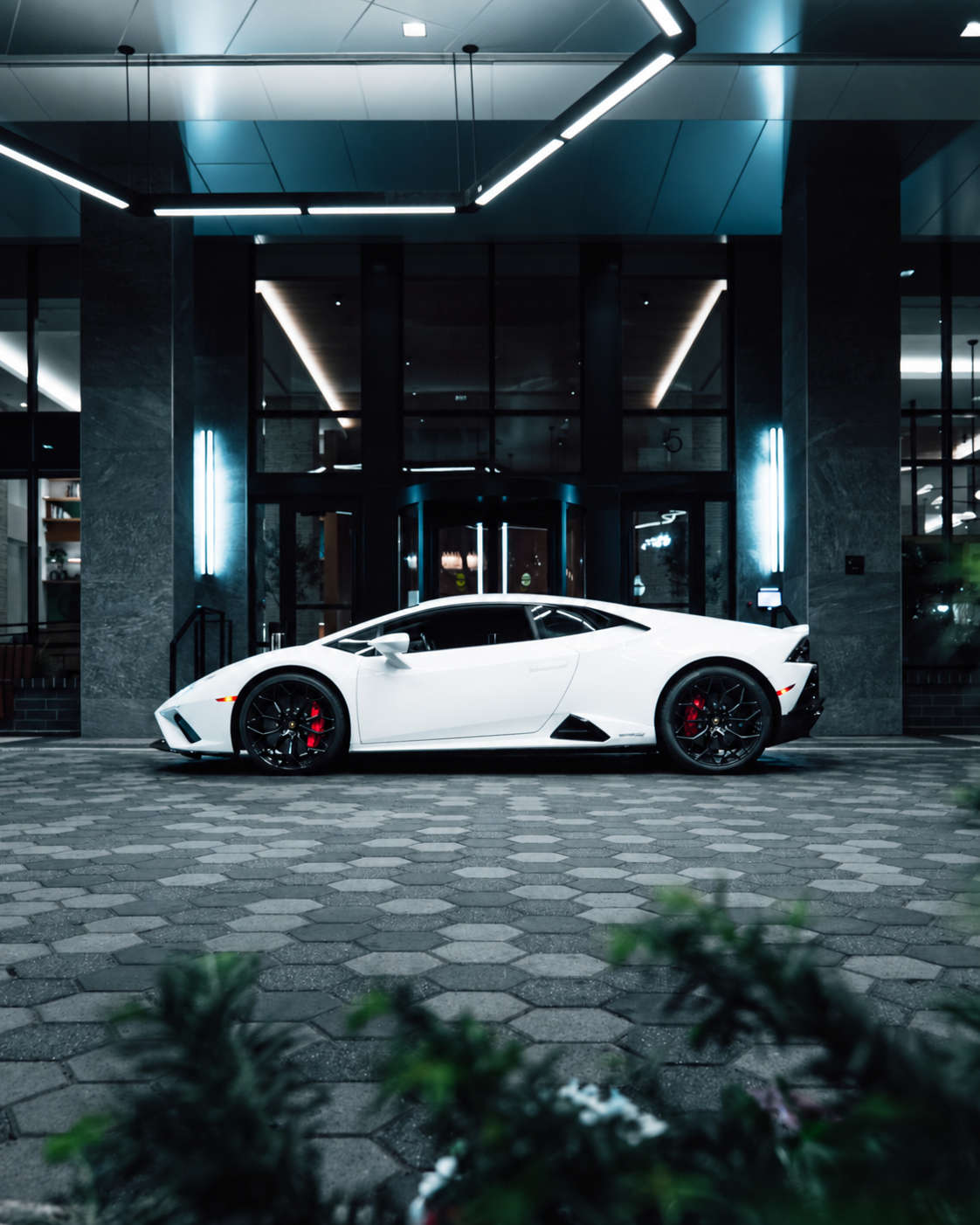 2020 Lamborghini Huracan (White)