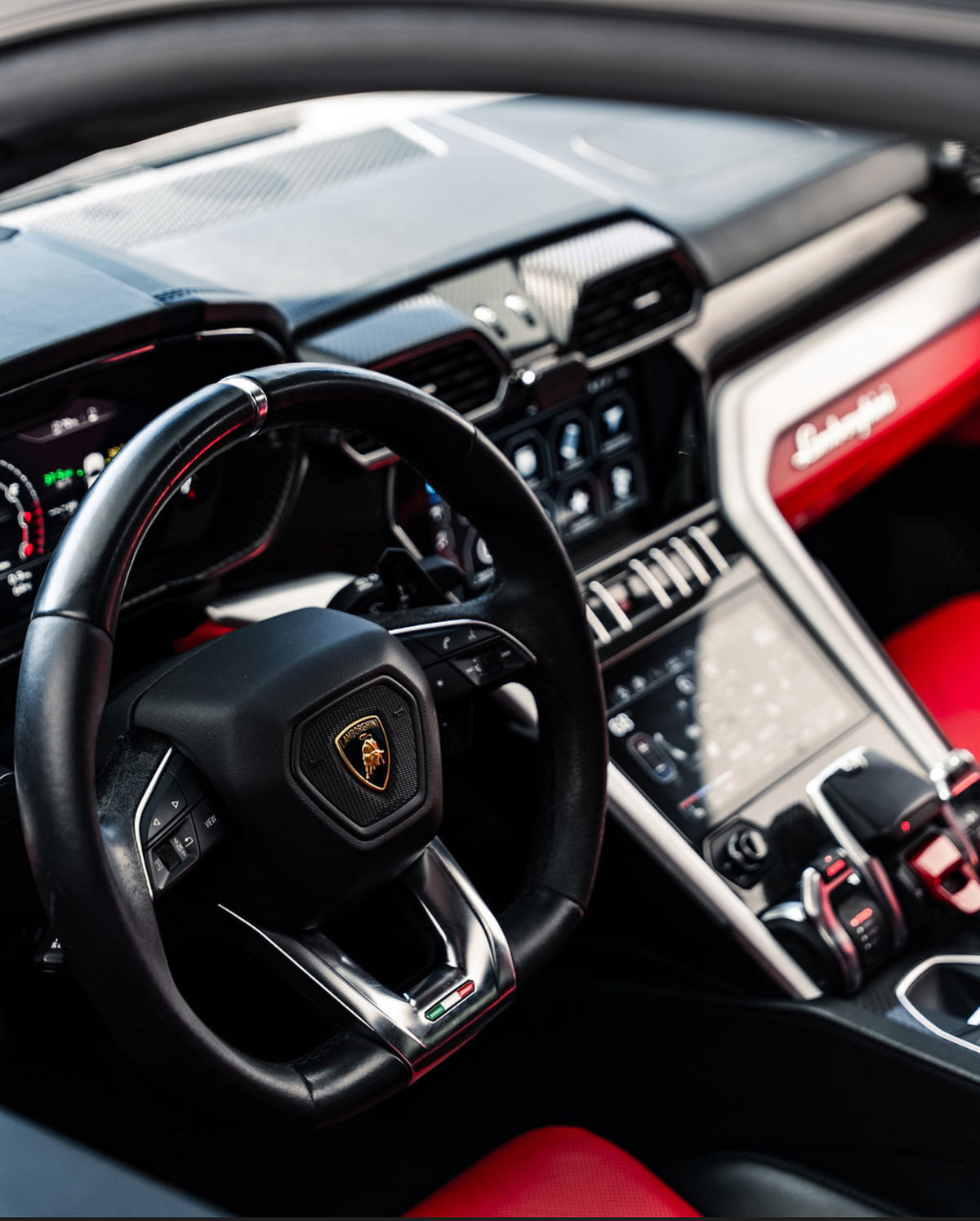 Lamborghini Urus (White)