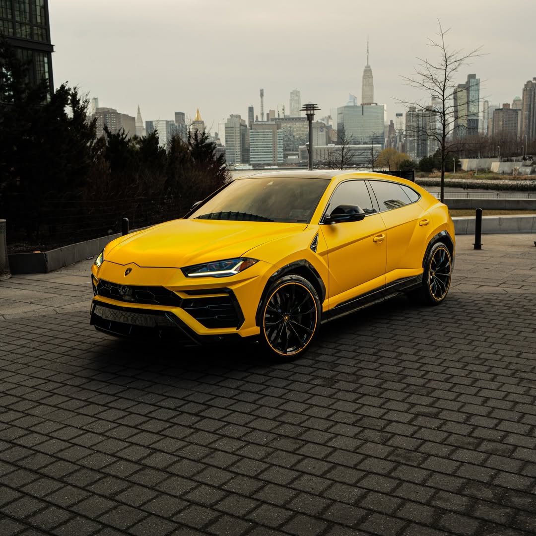 Lamborghini Urus (Matte Yellow)