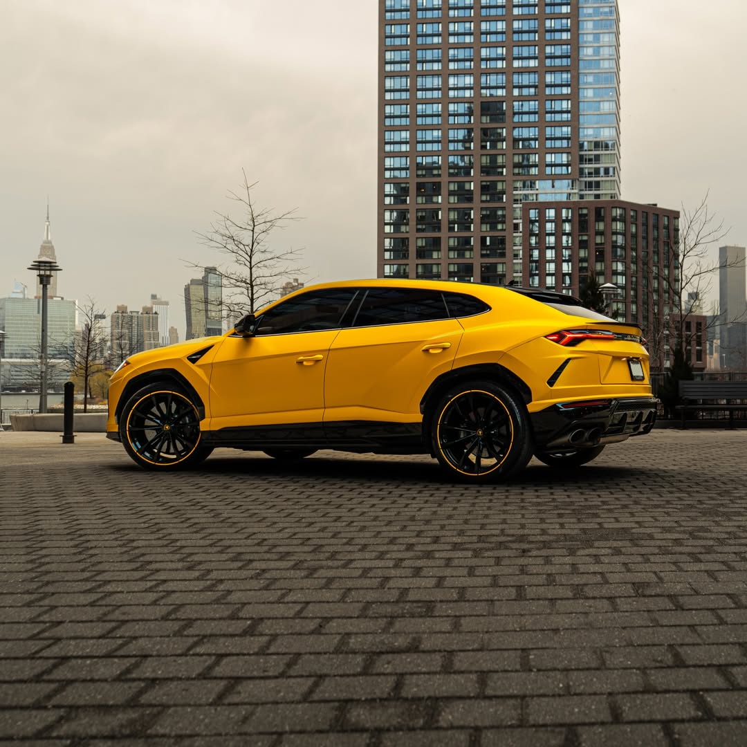 Lamborghini Urus (Matte Yellow)