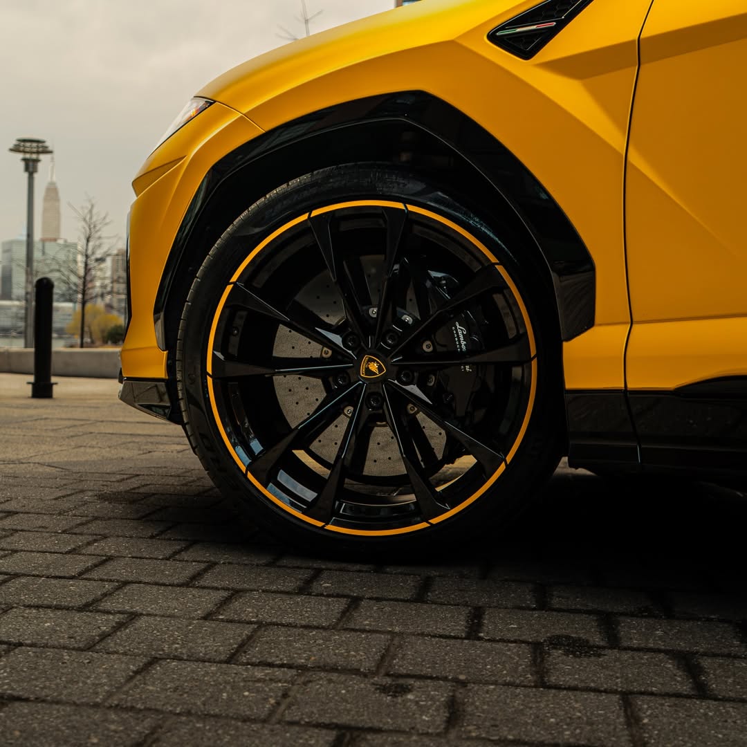 Lamborghini Urus (Matte Yellow)