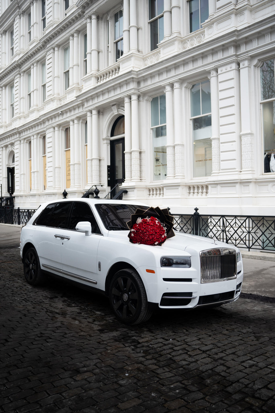 Rolls-Royce Cullinan (White on White)