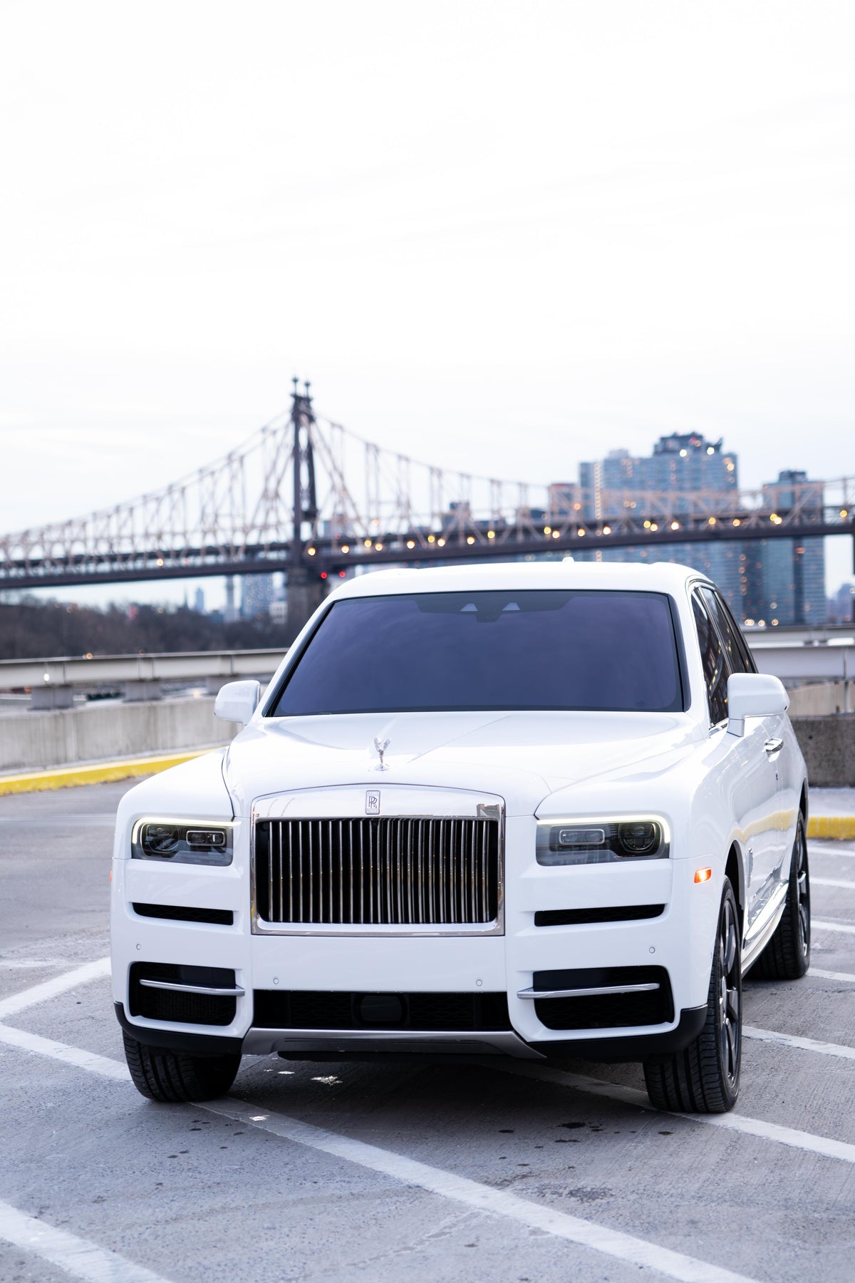 Rolls-Royce Cullinan (White on White)