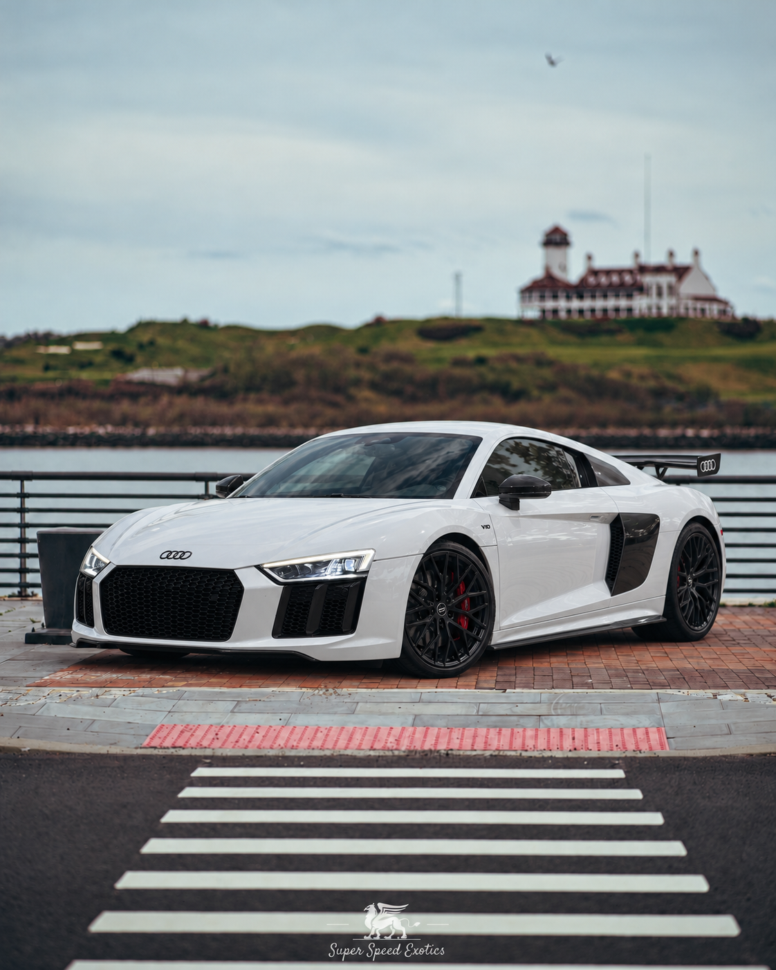 Audi R8 V10 White