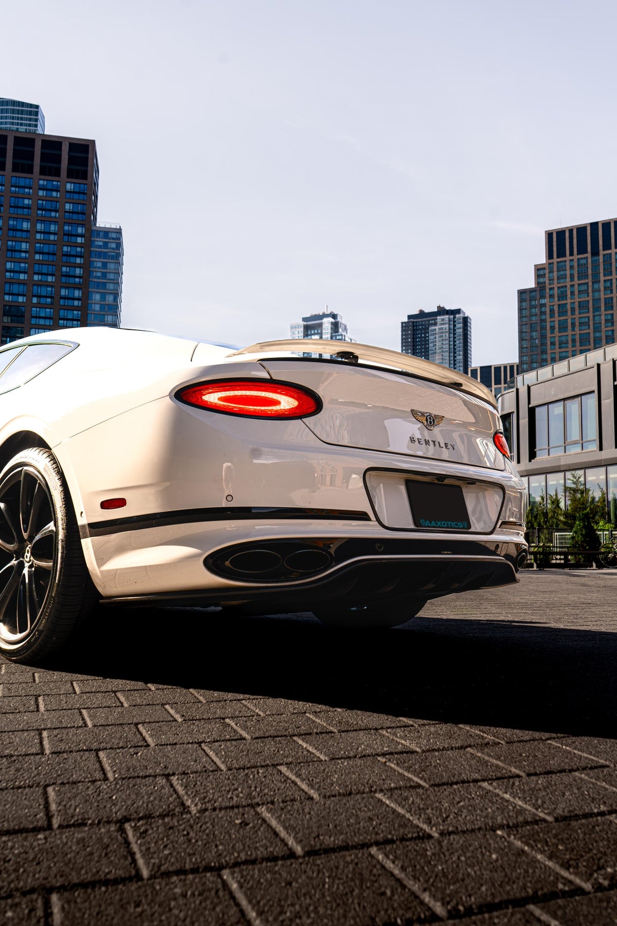 2020 Bentley Continental GT White — vehicle photo 9