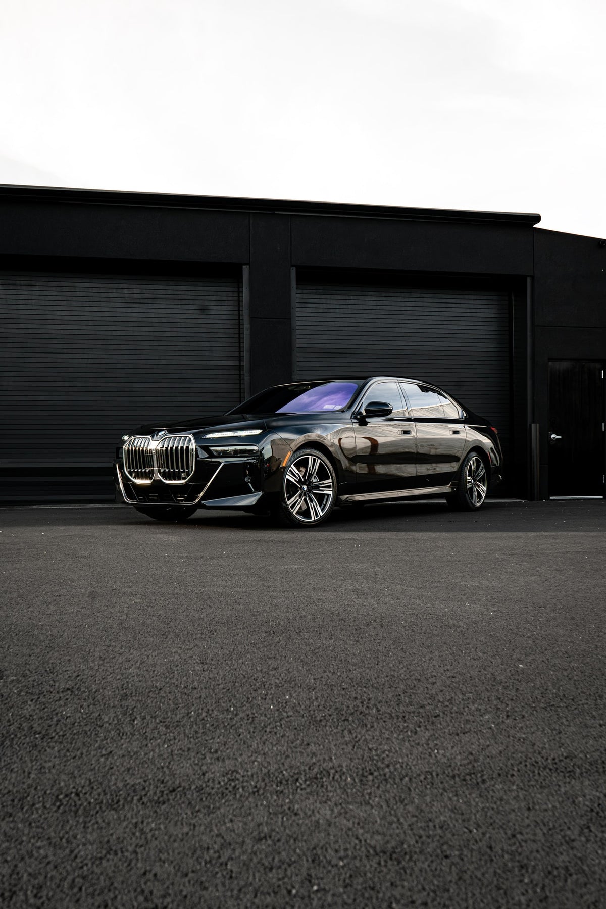 2023 BMW 760i Black — vehicle photo 1