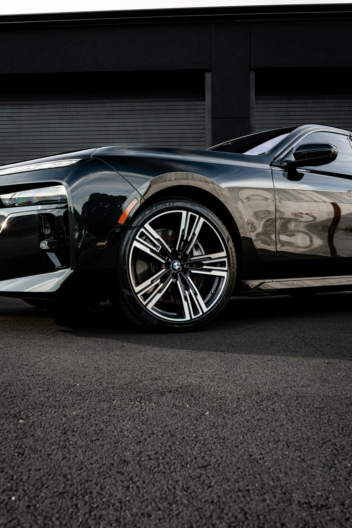 2023 BMW 760i Black — vehicle photo 3