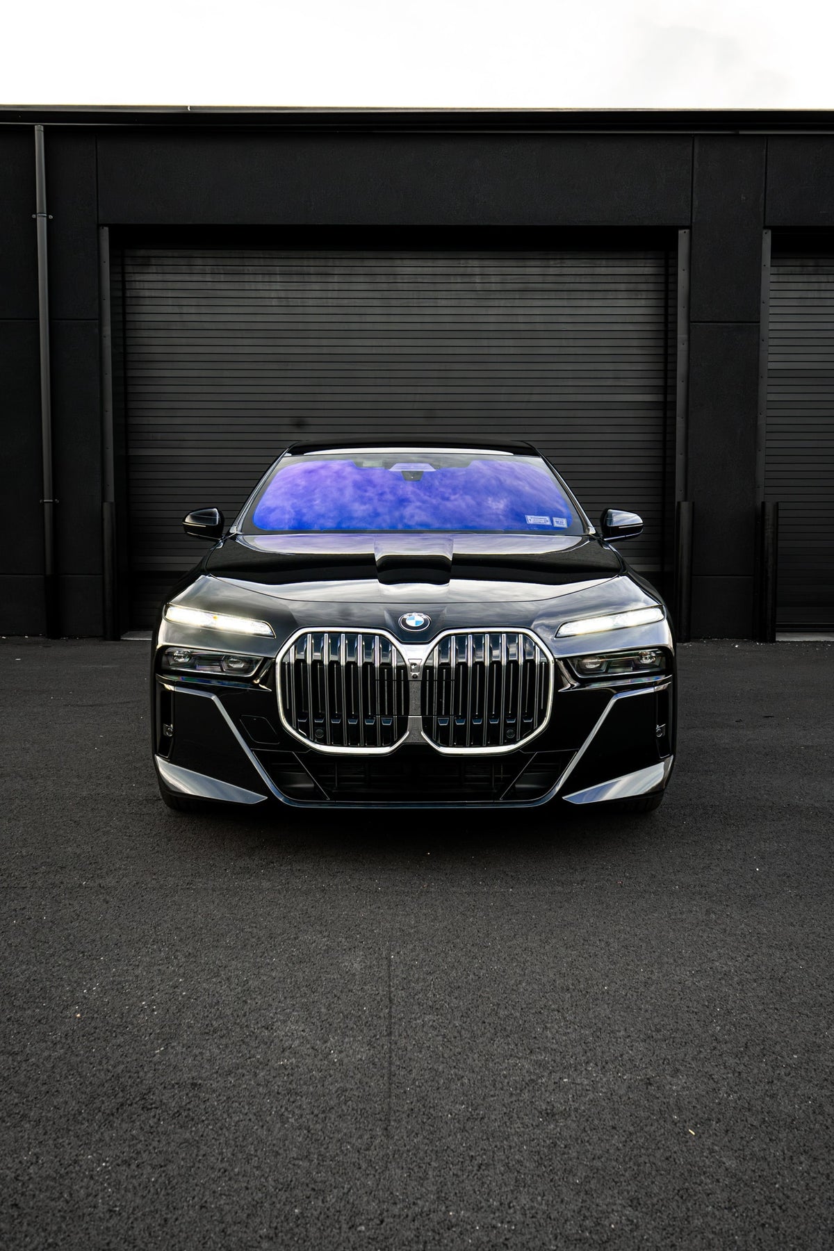 2023 BMW 760i Black — vehicle photo 5