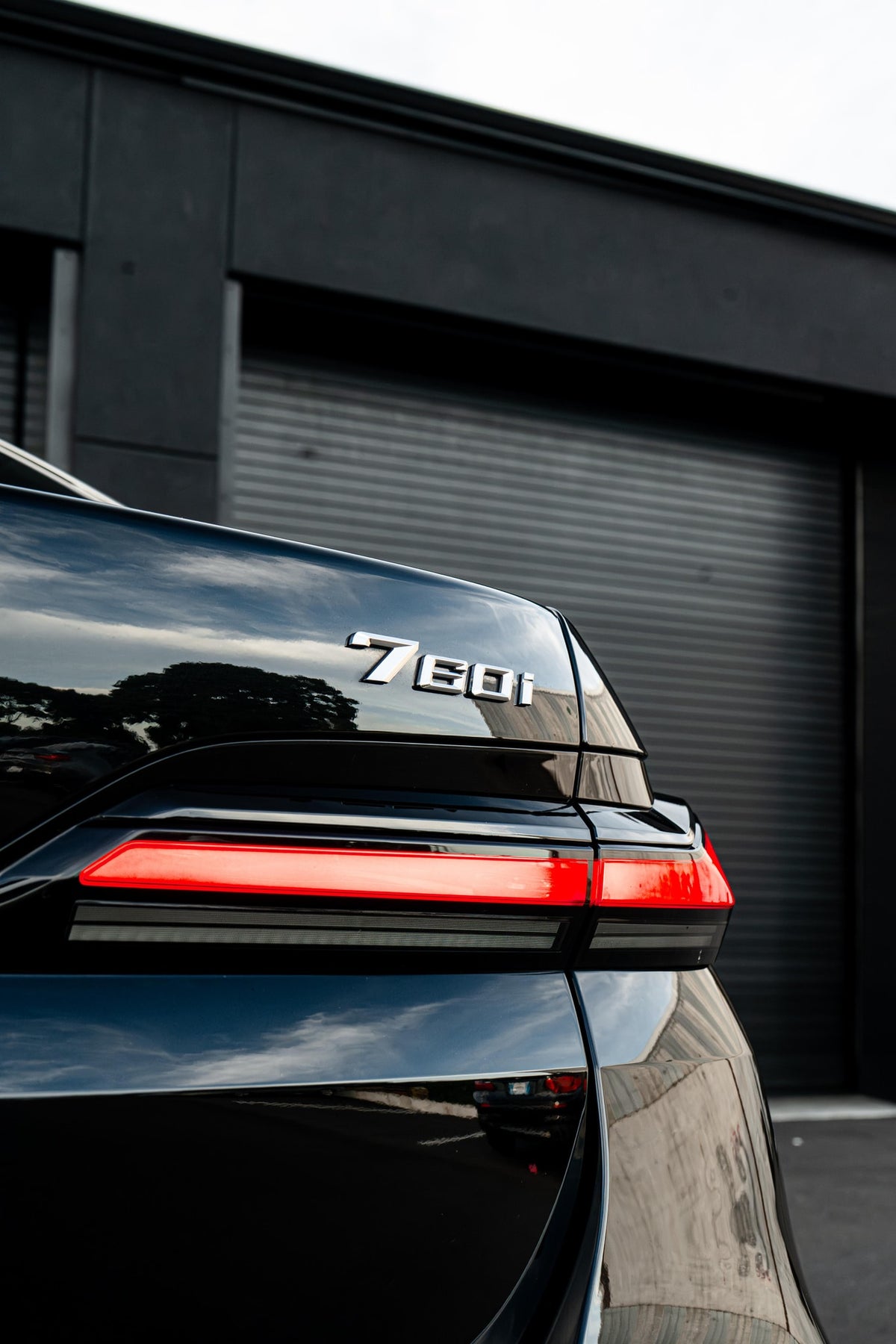 2023 BMW 760i Black — vehicle photo 6