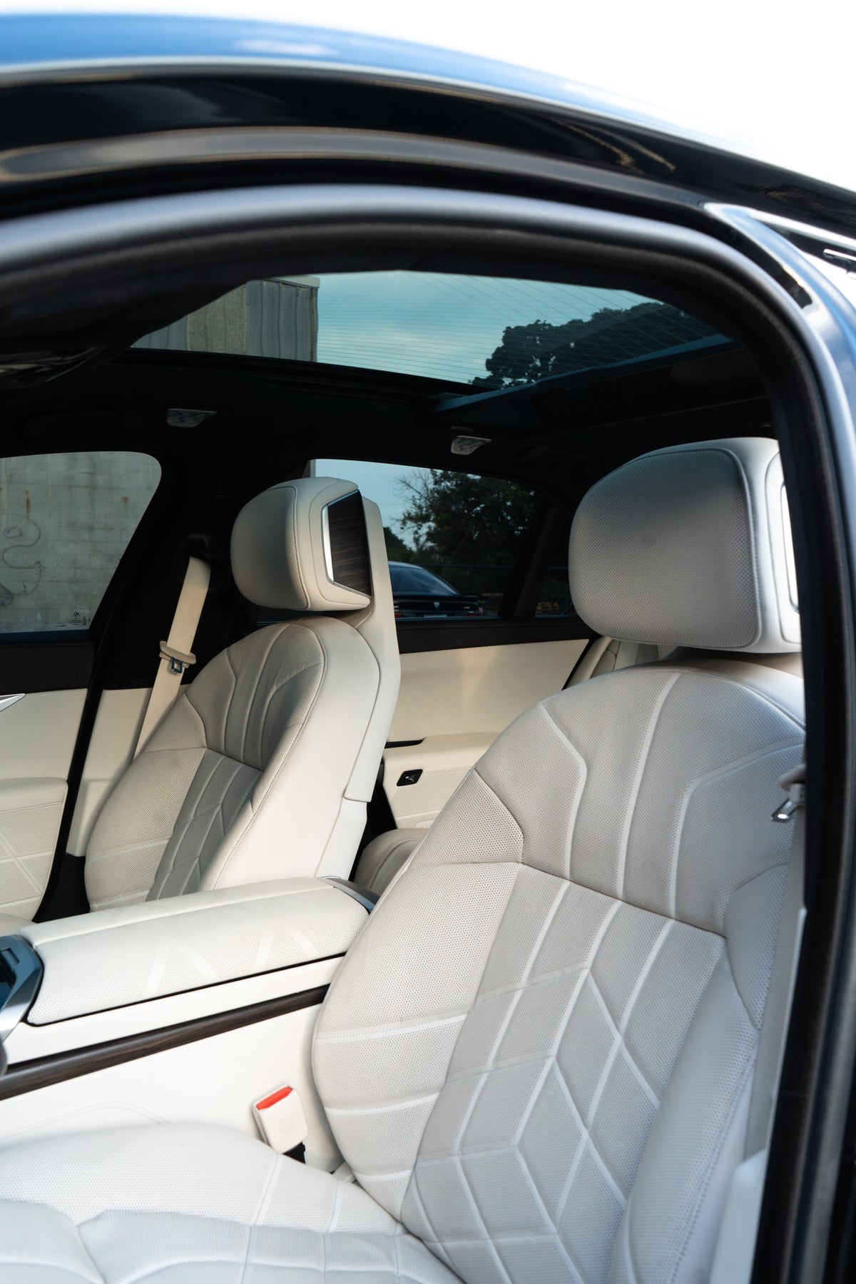 2023 BMW 760i Black — vehicle photo 8