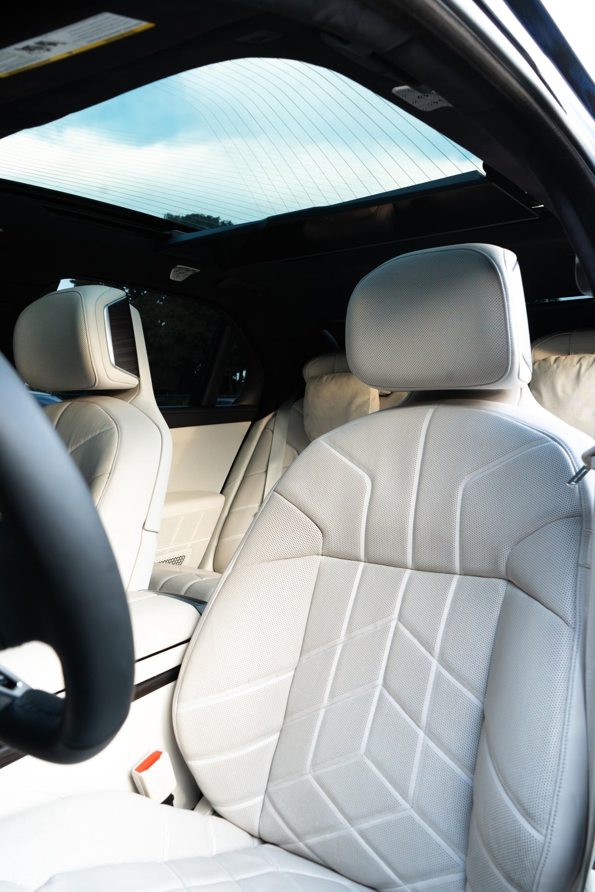2023 BMW 760i Black — vehicle photo 9