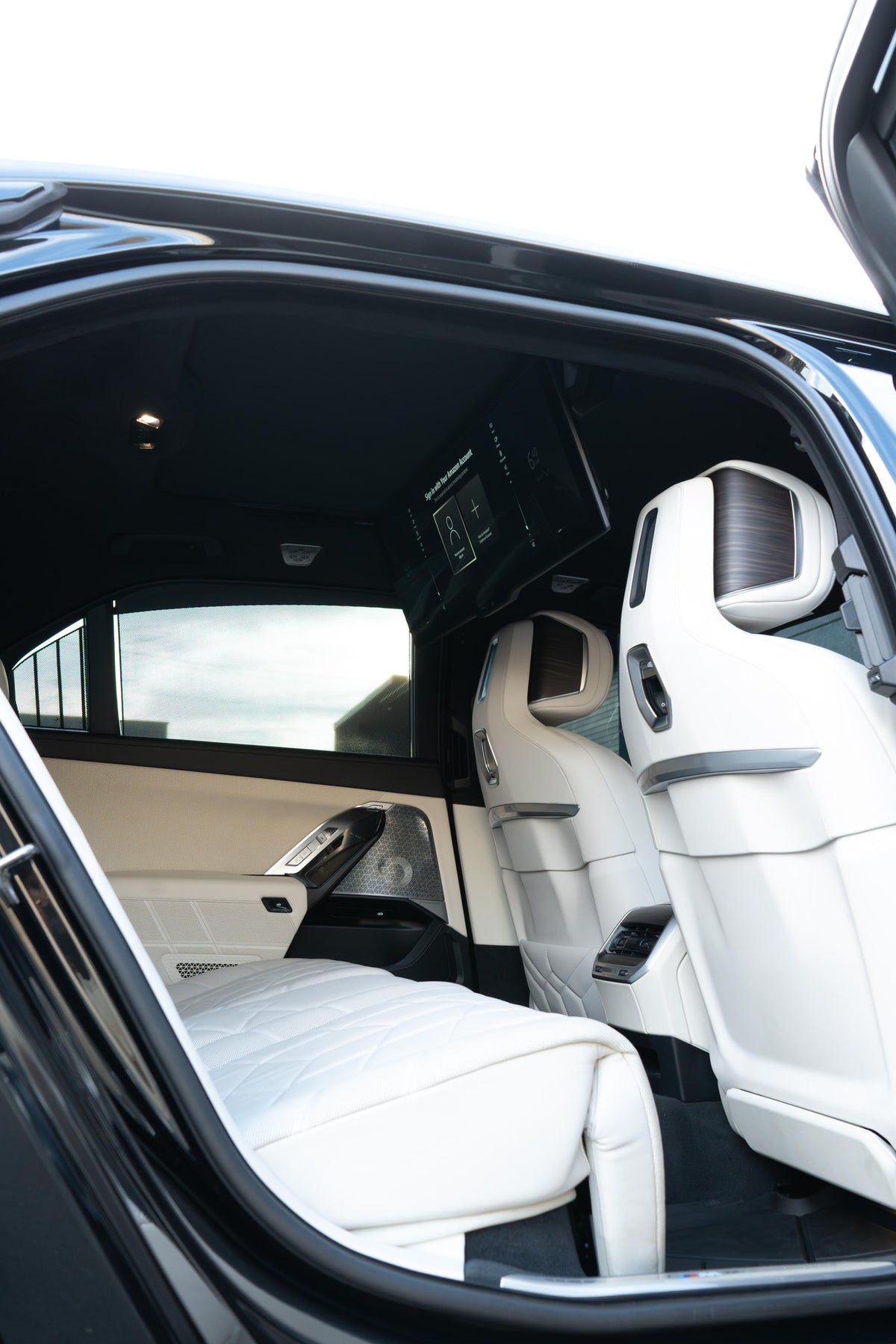 2023 BMW 760i Black — vehicle photo 12