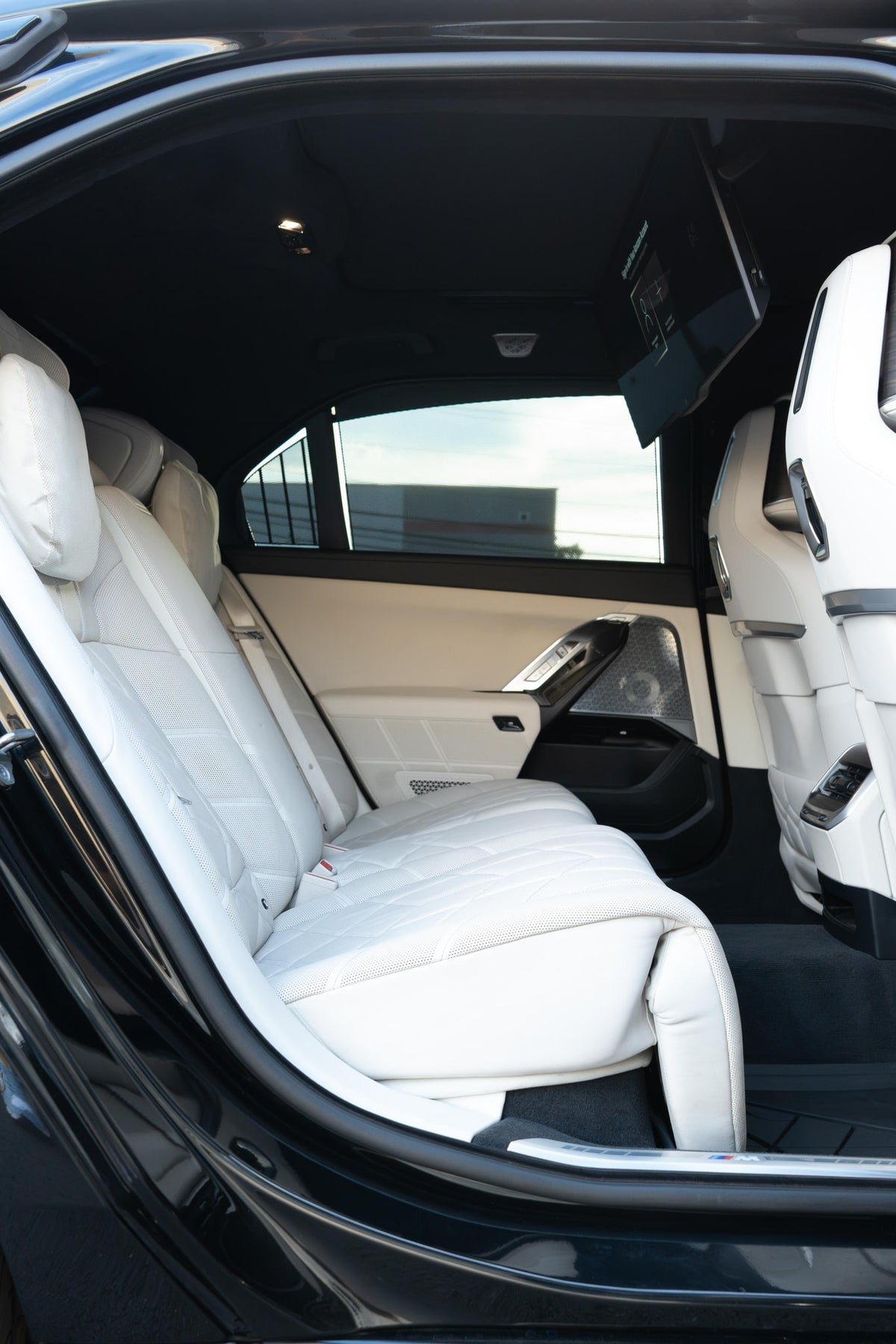 2023 BMW 760i Black — vehicle photo 13
