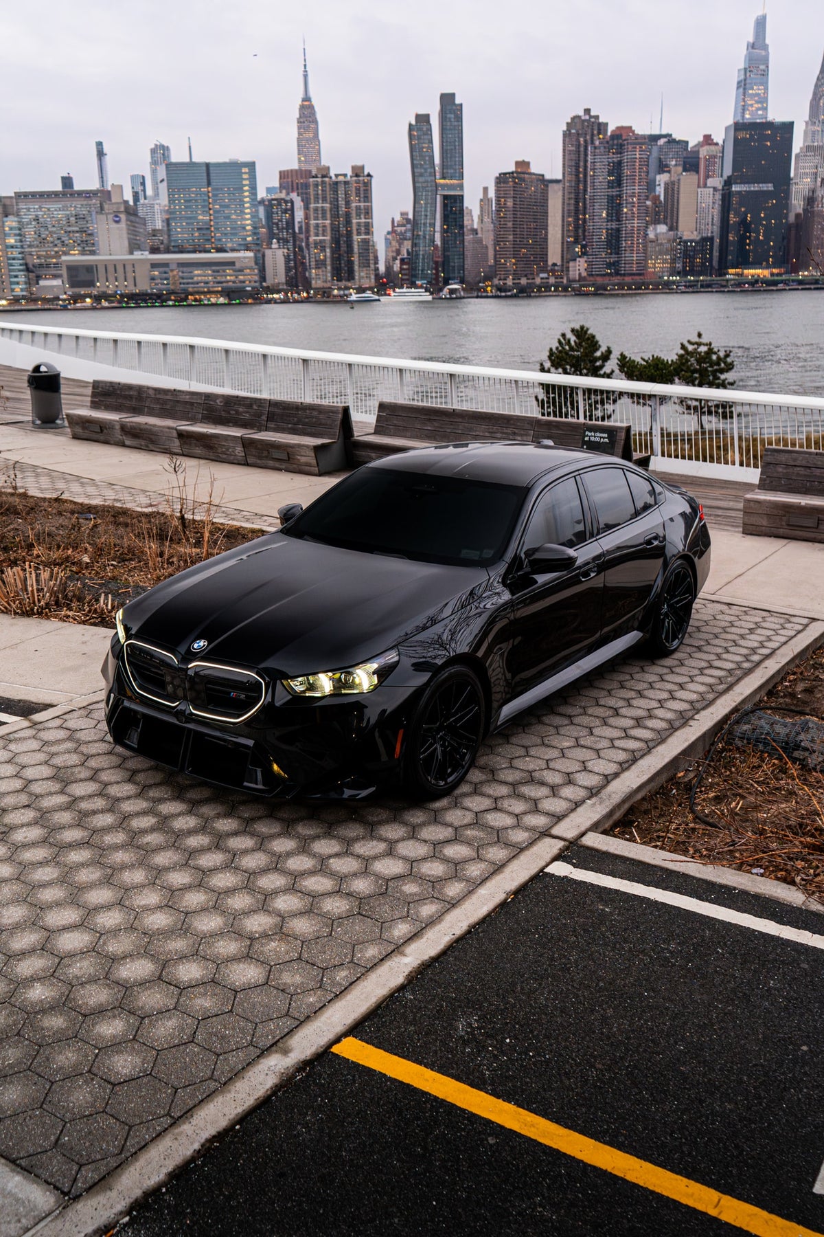 2025 BMW M5 G90 Black — vehicle photo 4