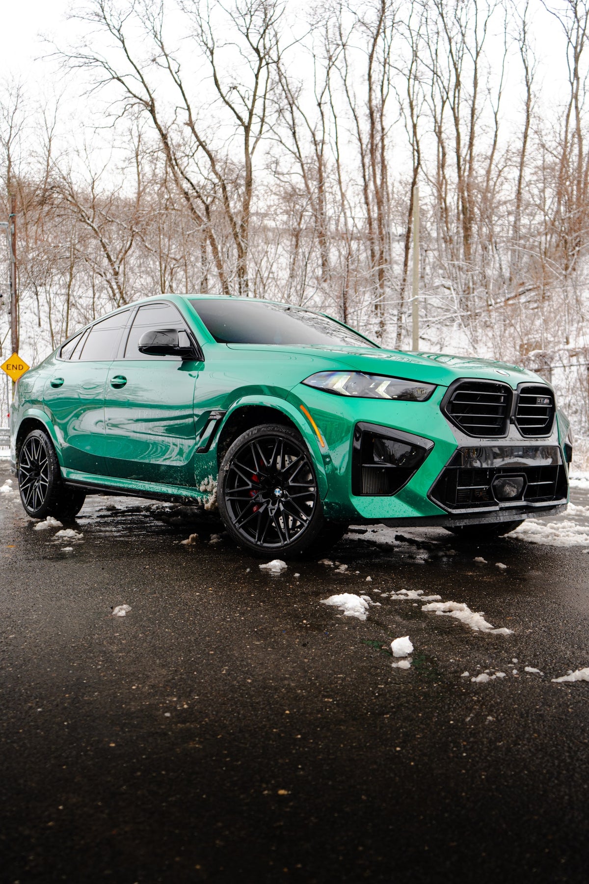2025 BMW X6M Competition Isle of Man Green — vehicle photo 3