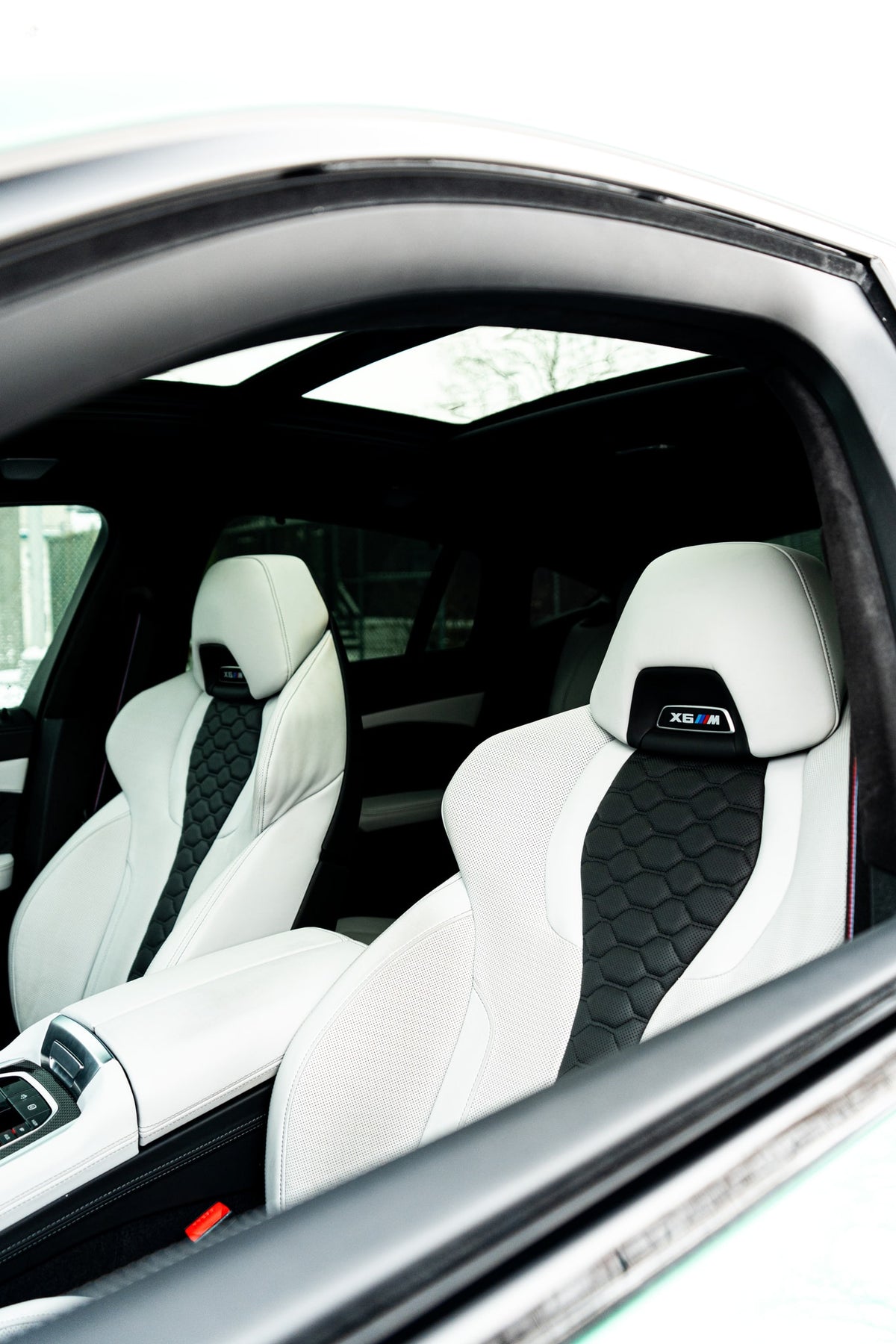 2025 BMW X6M Competition Isle of Man Green — vehicle photo 6
