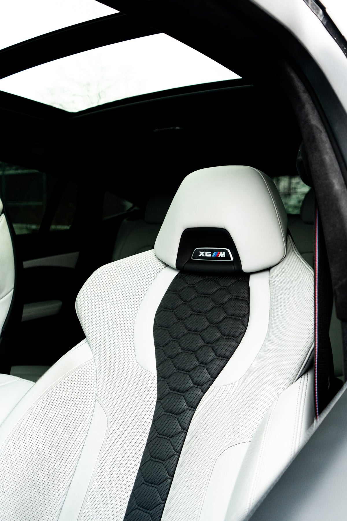 2025 BMW X6M Competition Isle of Man Green — vehicle photo 7