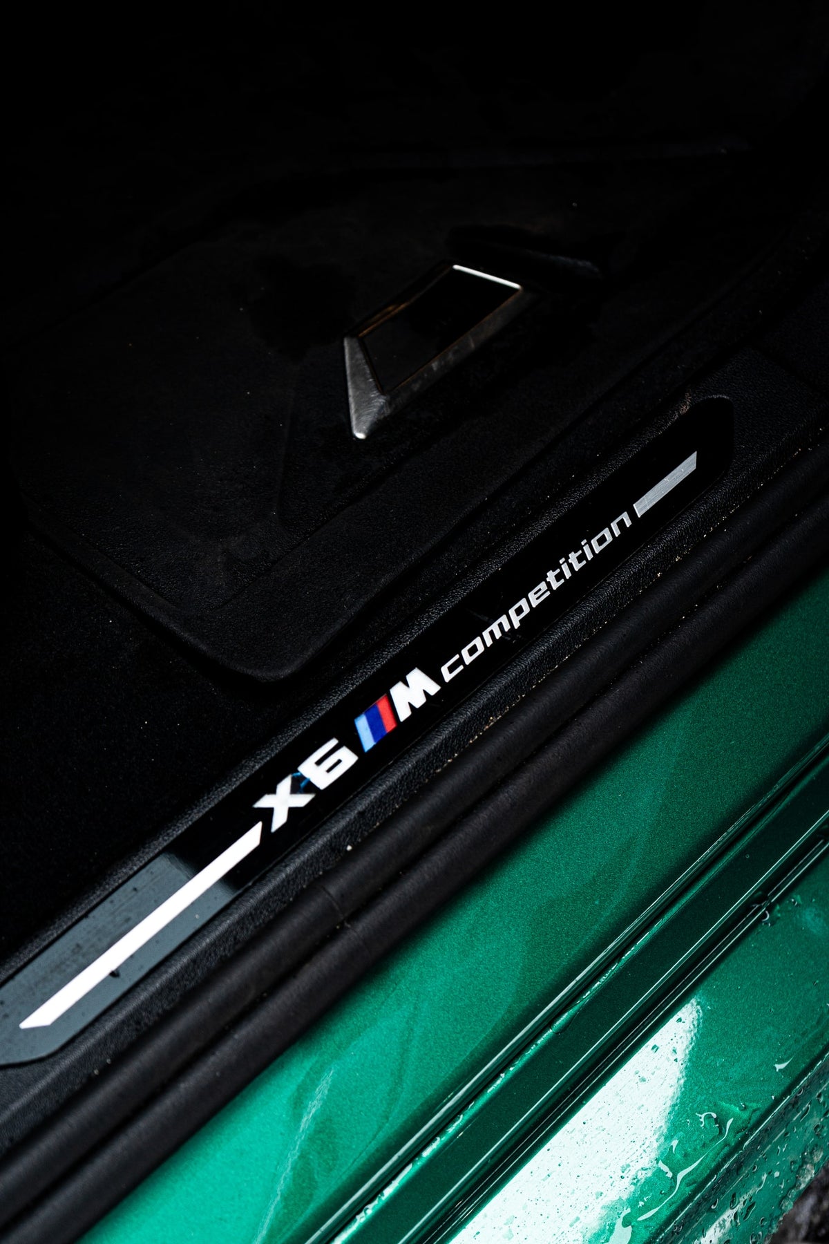 2025 BMW X6M Competition Isle of Man Green — vehicle photo 12