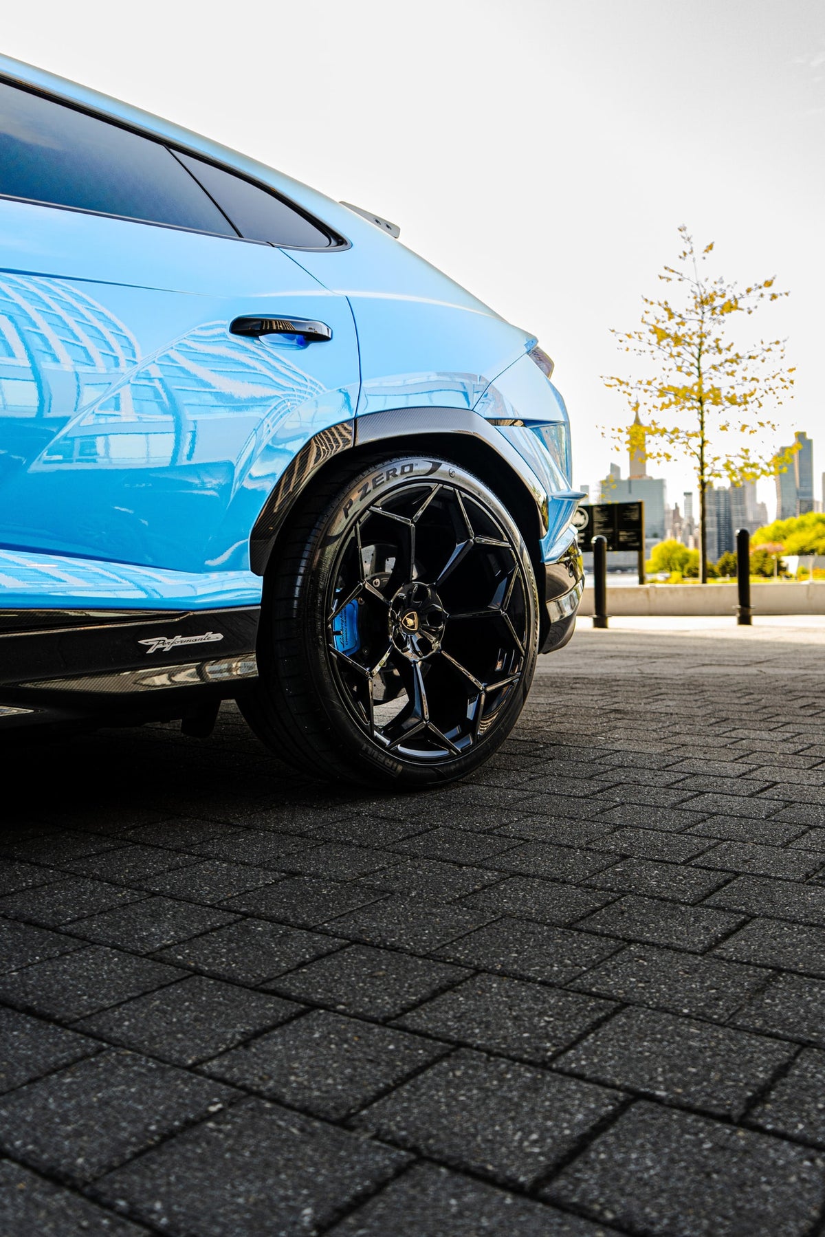 2023 Lamborghini Urus Performante Blu Cepheus — vehicle photo 6