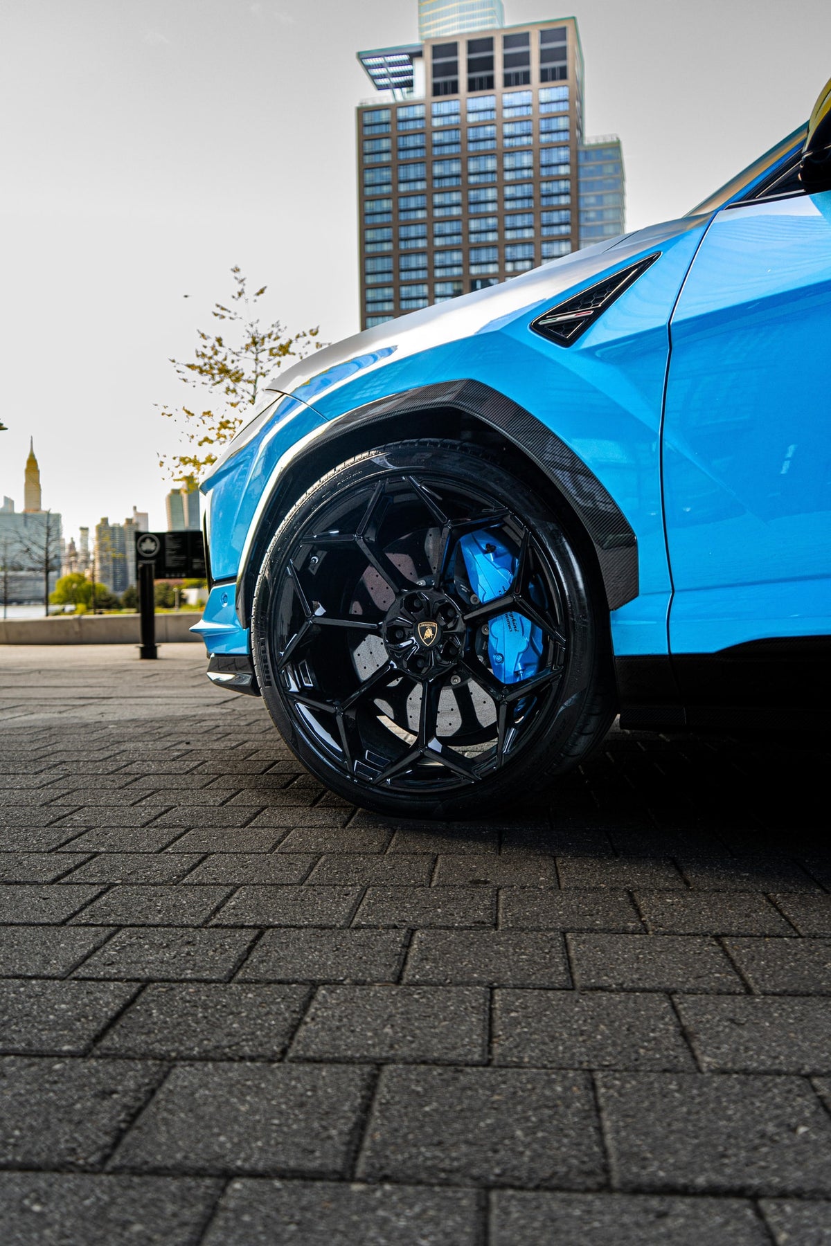 2023 Lamborghini Urus Performante Blu Cepheus — vehicle photo 7