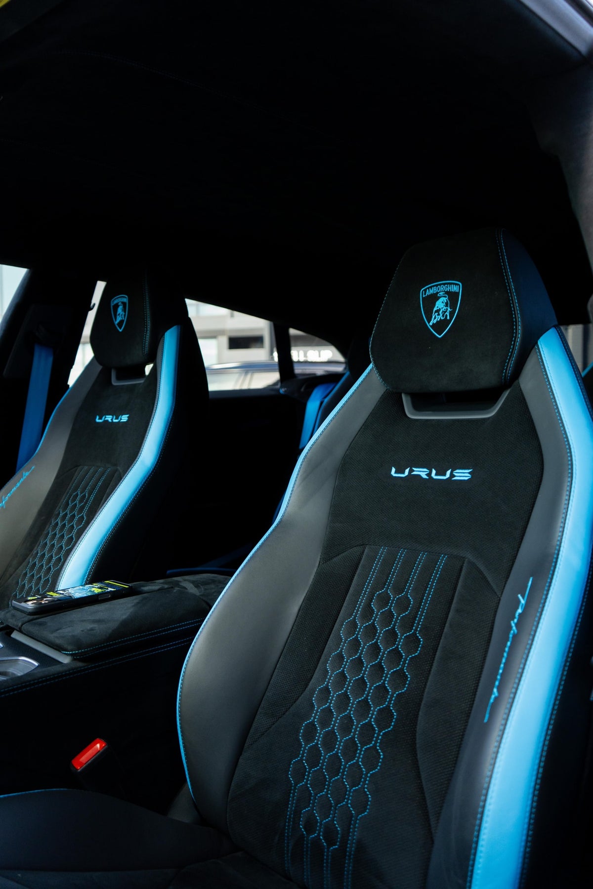 2023 Lamborghini Urus Performante Blu Cepheus — vehicle photo 8