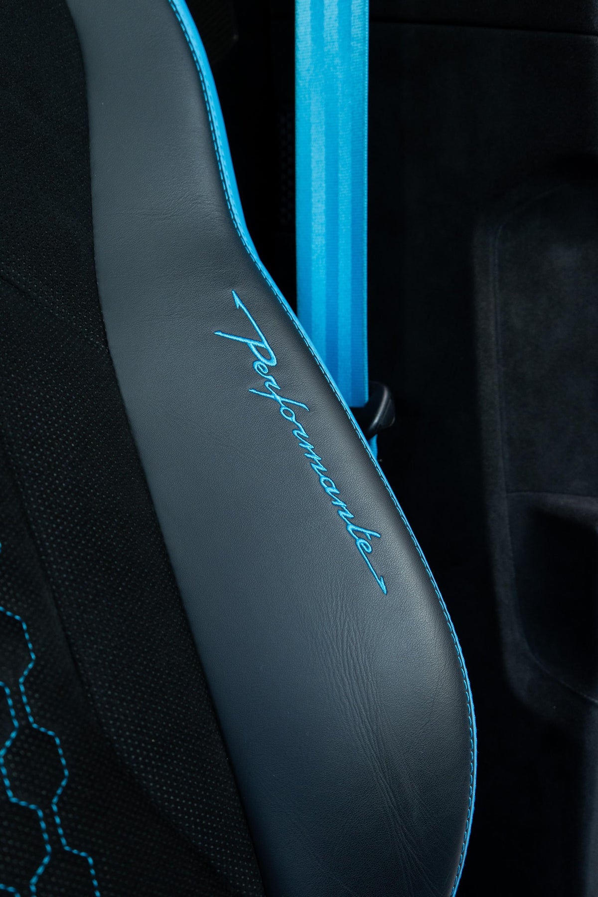 2023 Lamborghini Urus Performante Blu Cepheus — vehicle photo 10
