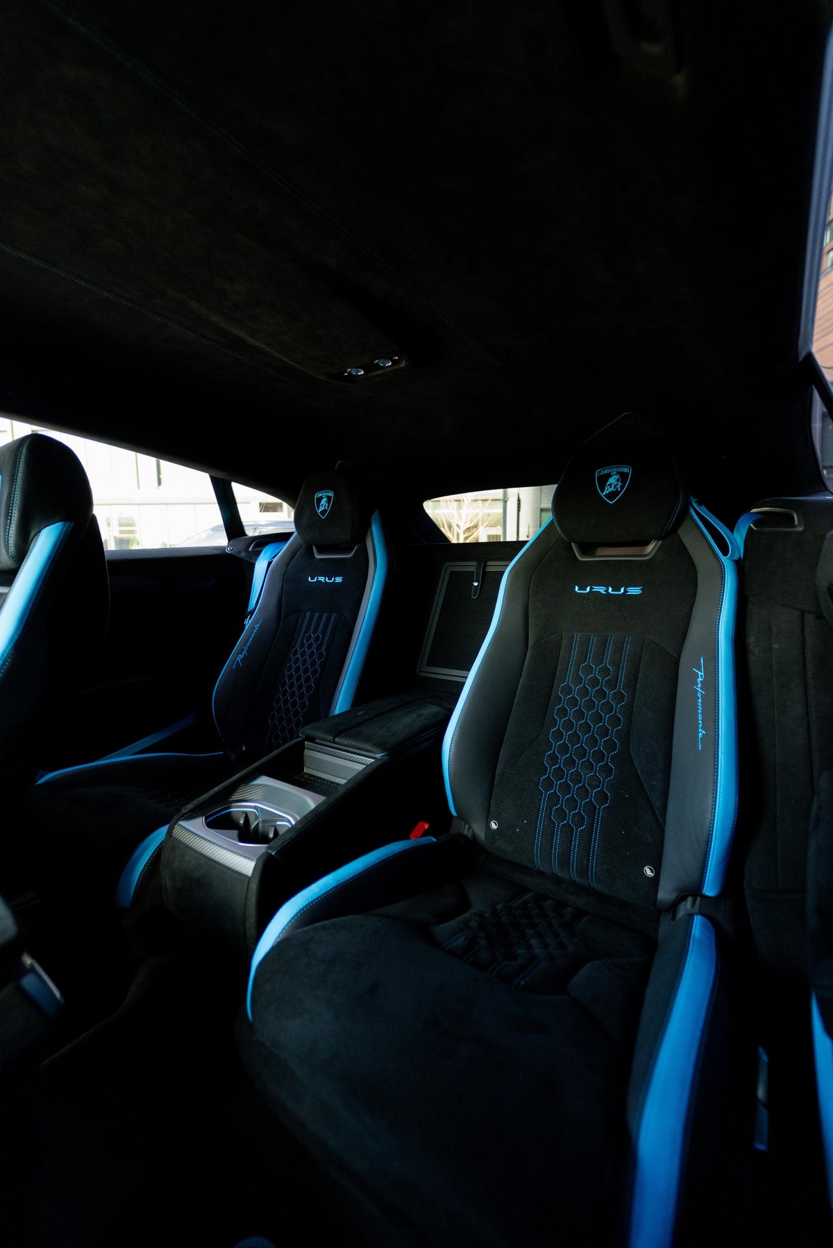 2023 Lamborghini Urus Performante Blu Cepheus — vehicle photo 11