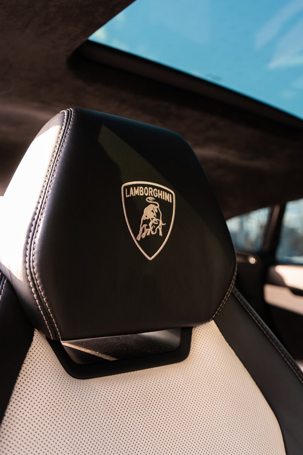 2022 Lamborghini Urus Viola Pasifae — vehicle photo 13