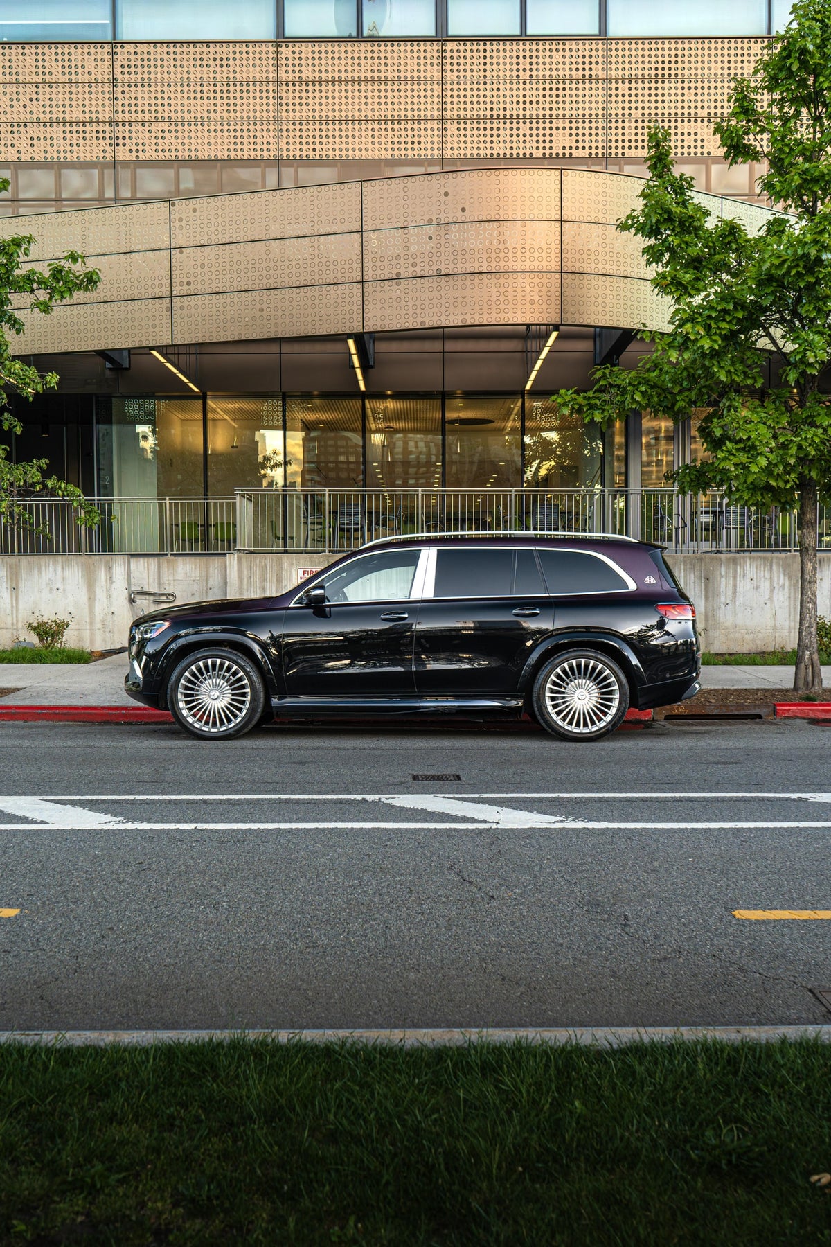 2023 Mercedes-Benz GLS600 Maybach Black/Red — vehicle photo 2