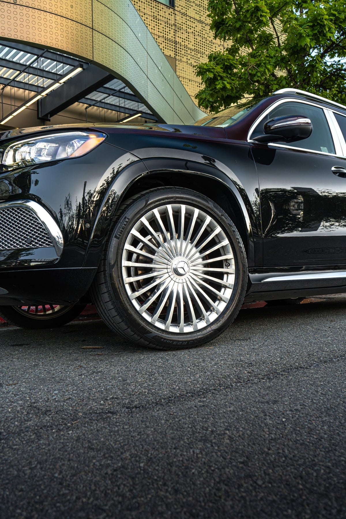 2023 Mercedes-Benz GLS600 Maybach Black/Red — vehicle photo 4