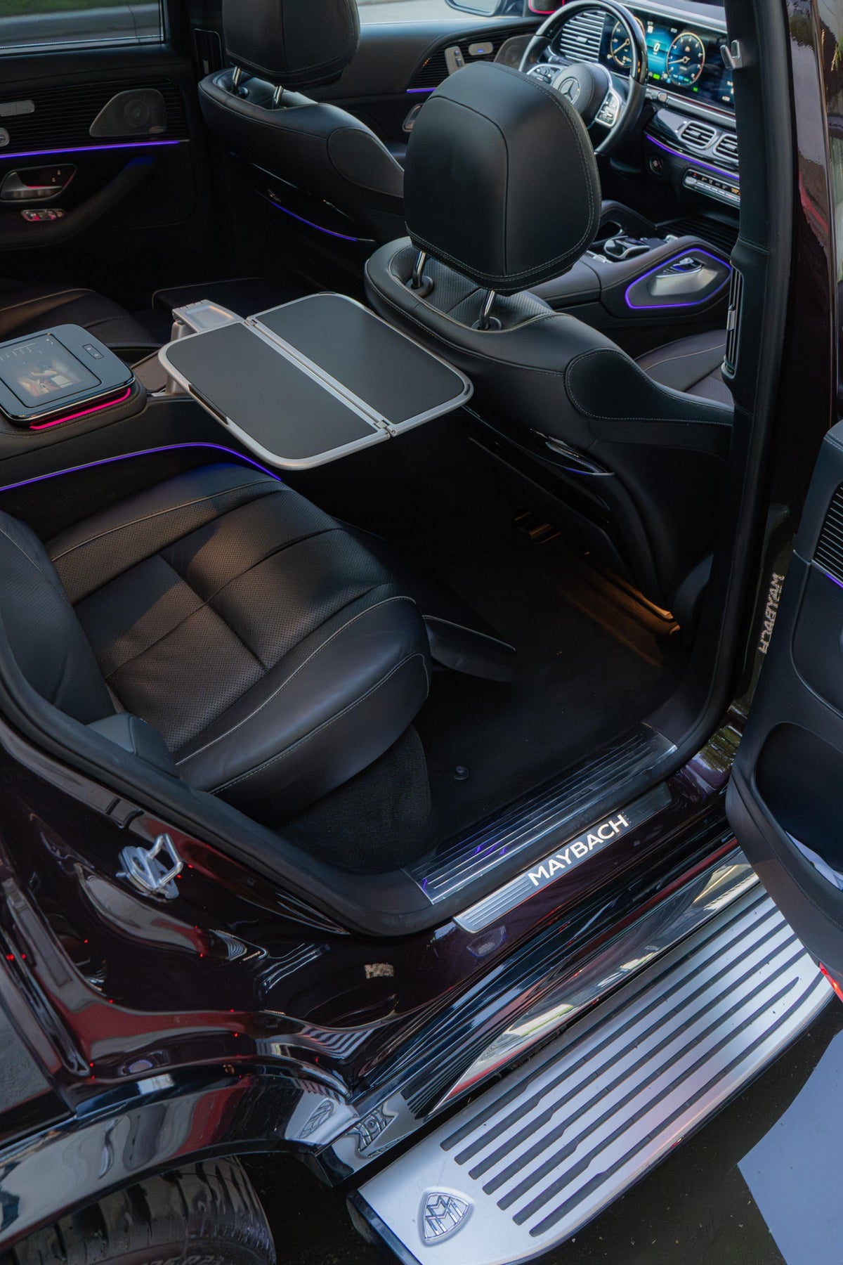 2023 Mercedes-Benz GLS600 Maybach Black/Red — vehicle photo 6