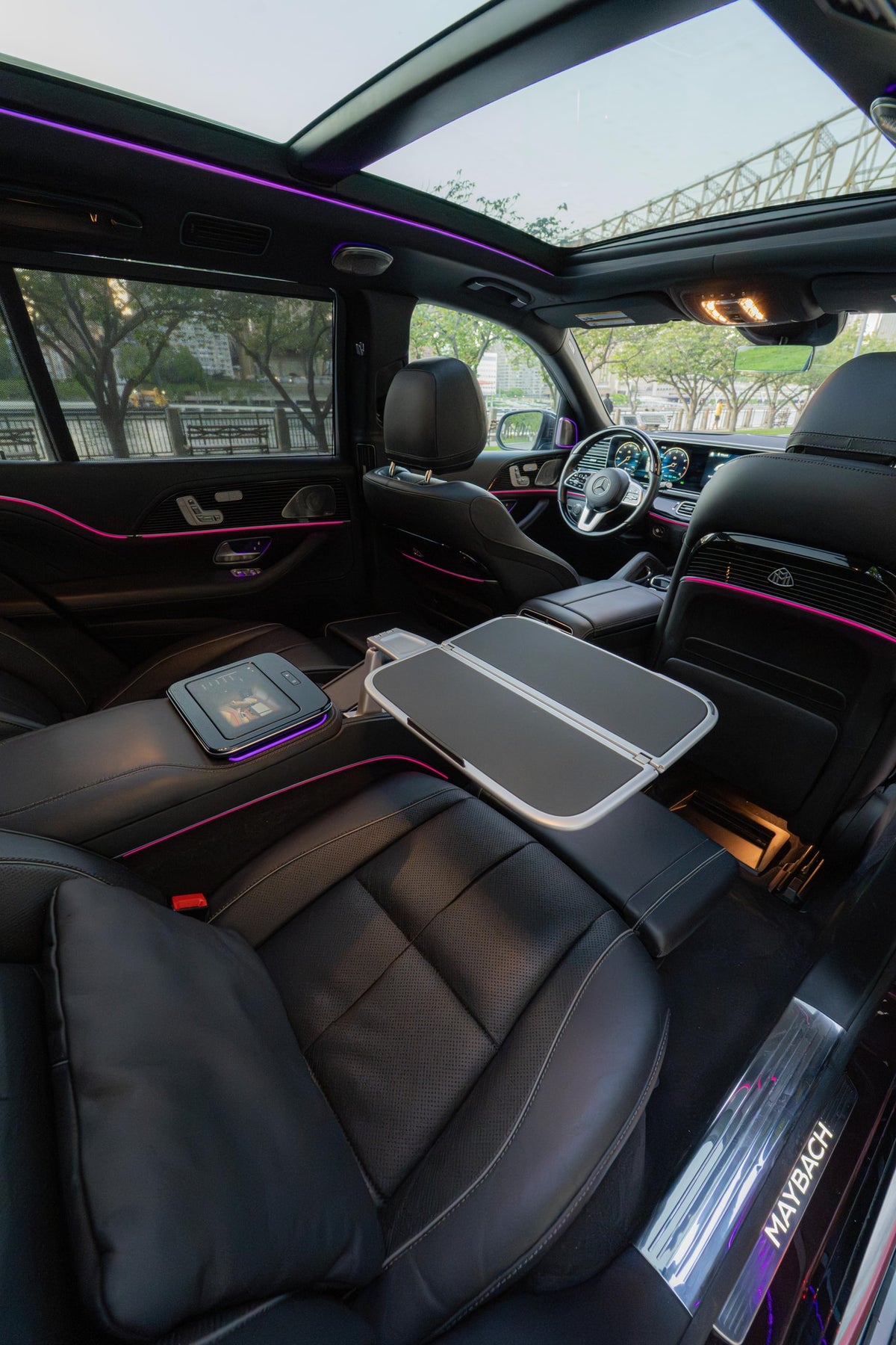2023 Mercedes-Benz GLS600 Maybach Black/Red — vehicle photo 8