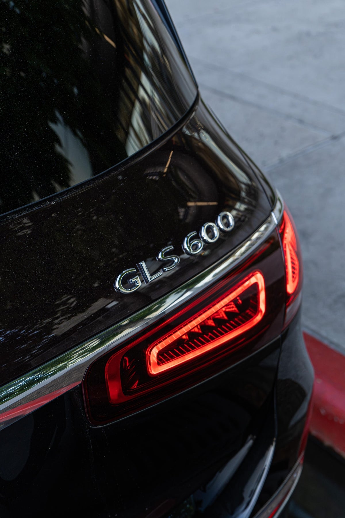 2023 Mercedes-Benz GLS600 Maybach Black/Red — vehicle photo 11