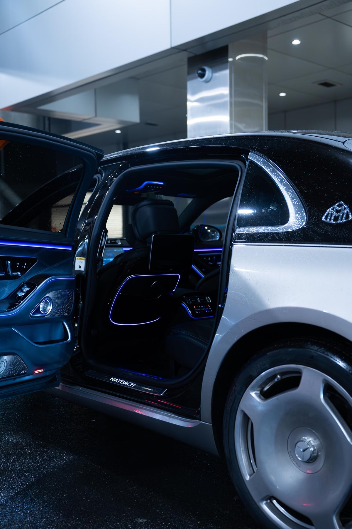 2024 Mercedes-Benz S580 Maybach Silver — vehicle photo 2