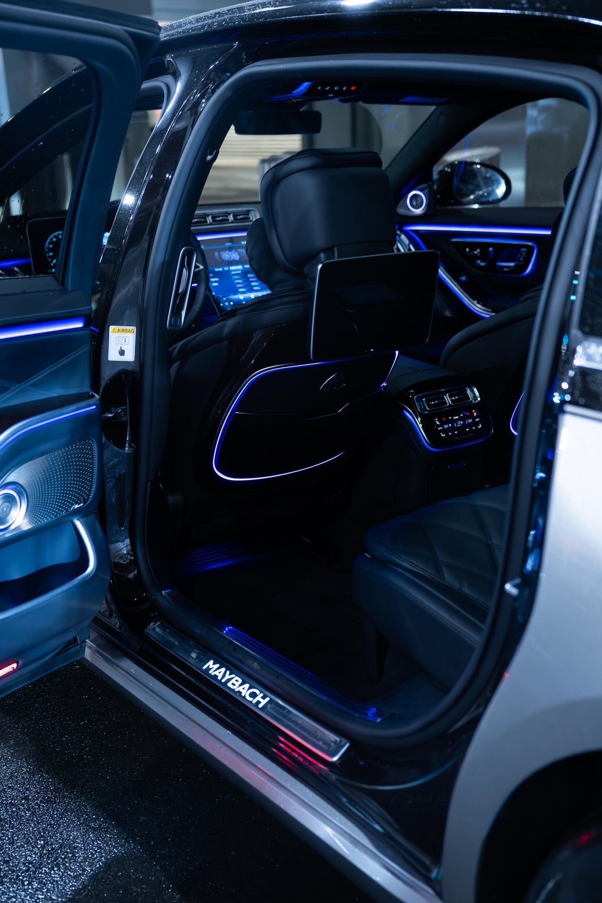2024 Mercedes-Benz S580 Maybach Silver — vehicle photo 3