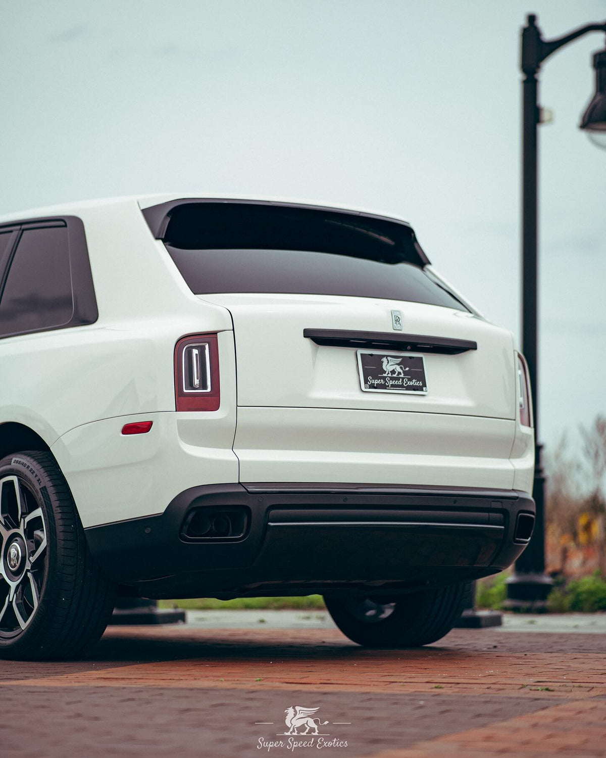 Rolls-Royce Cullinan (White on Hermes)