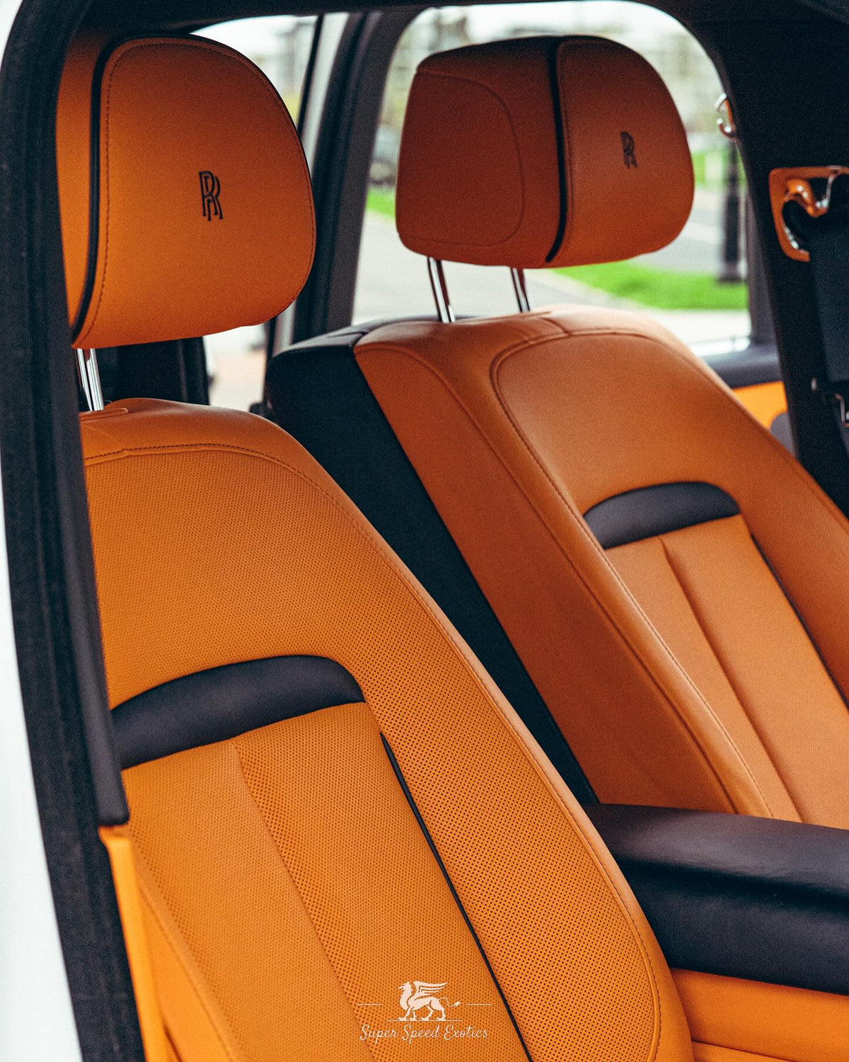 Rolls-Royce Cullinan (White on Hermes)