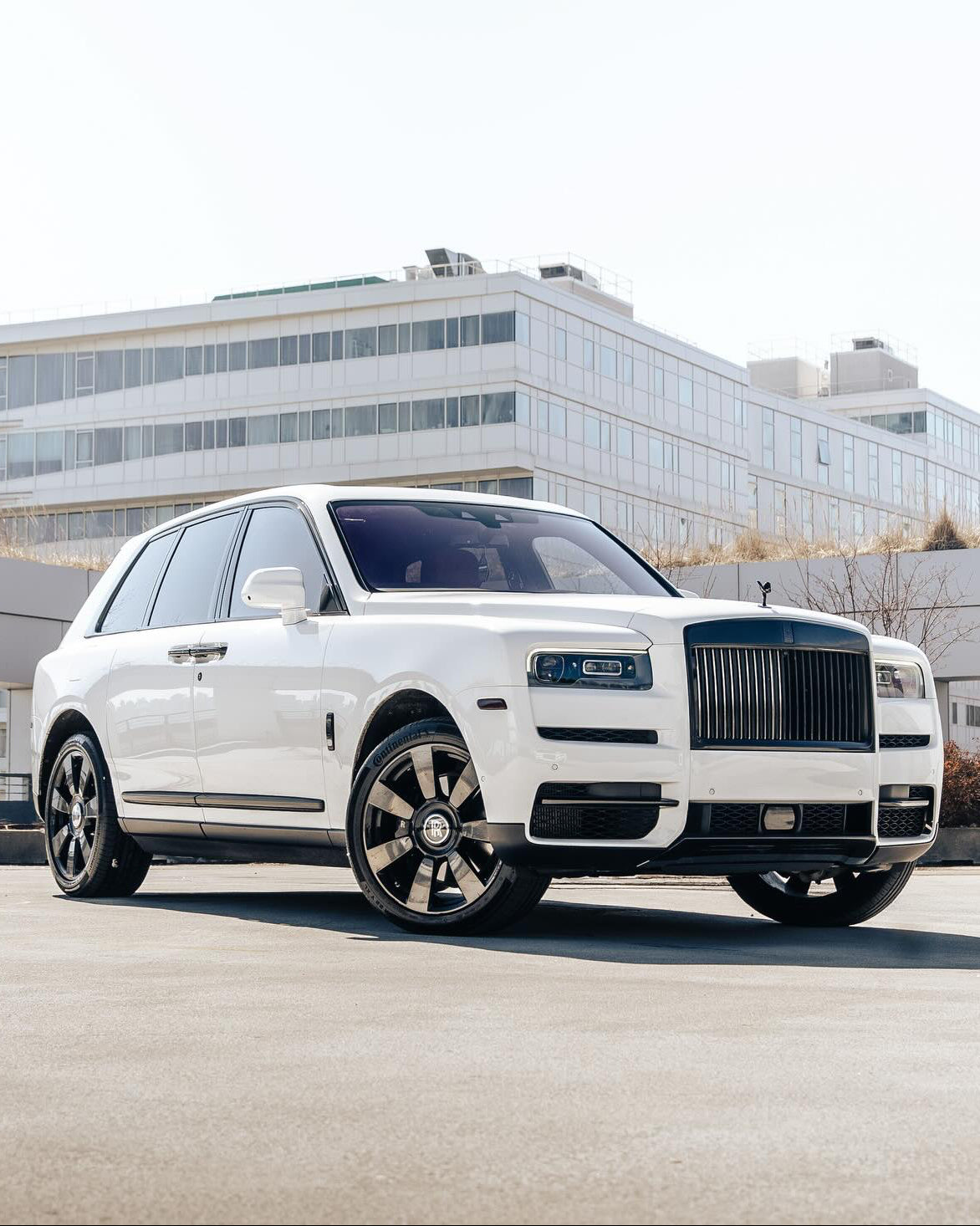 Rolls-Royce Cullinan (White on Red)