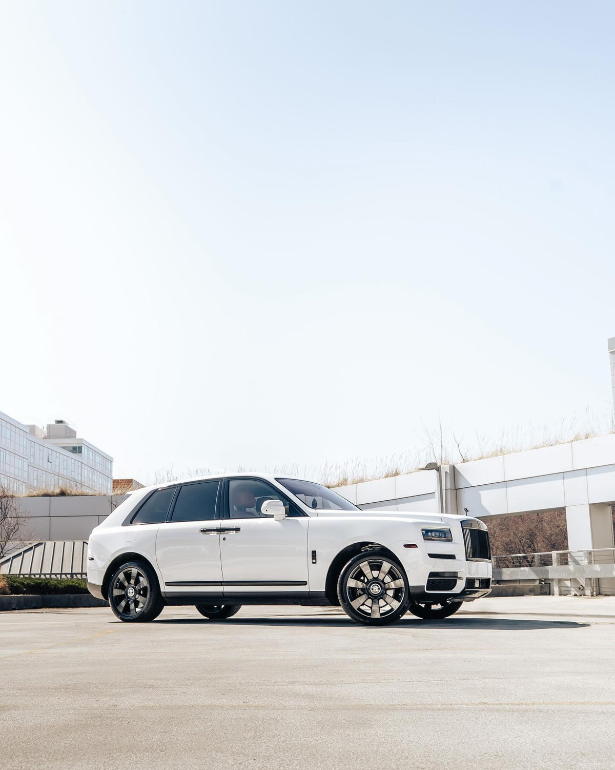 Rolls-Royce Cullinan (White on Red)