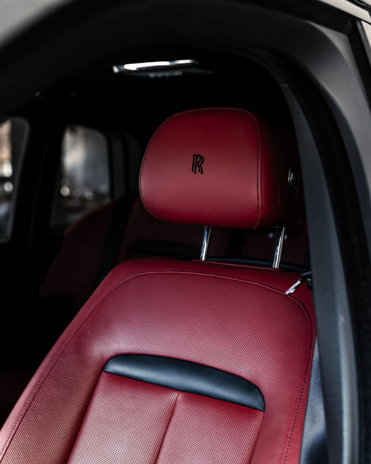 Rolls-Royce Cullinan (White on Red)